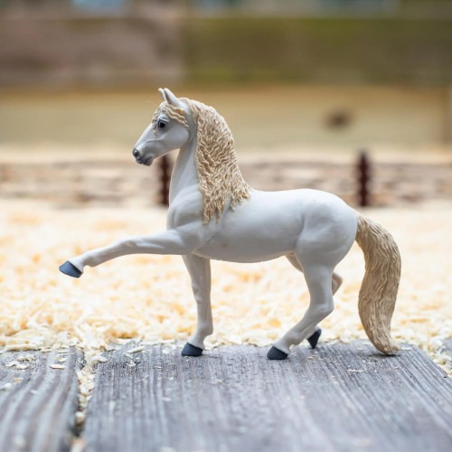 Piekny ogier andaluzyjski figurka.jpg